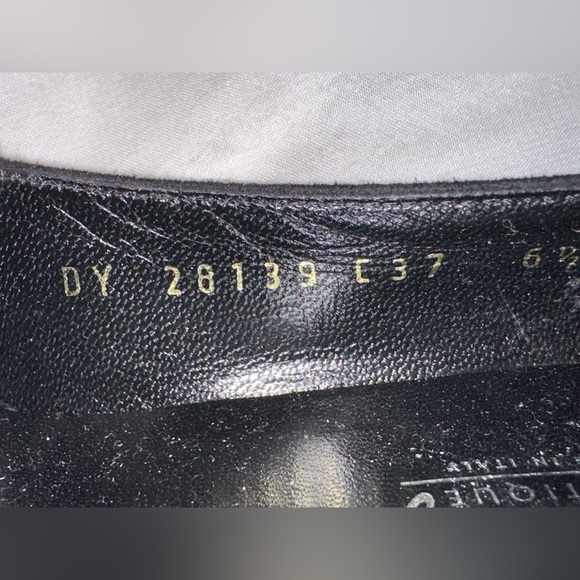 Salvatore Ferragamo Black Suede Pump - Picture 4 of 4